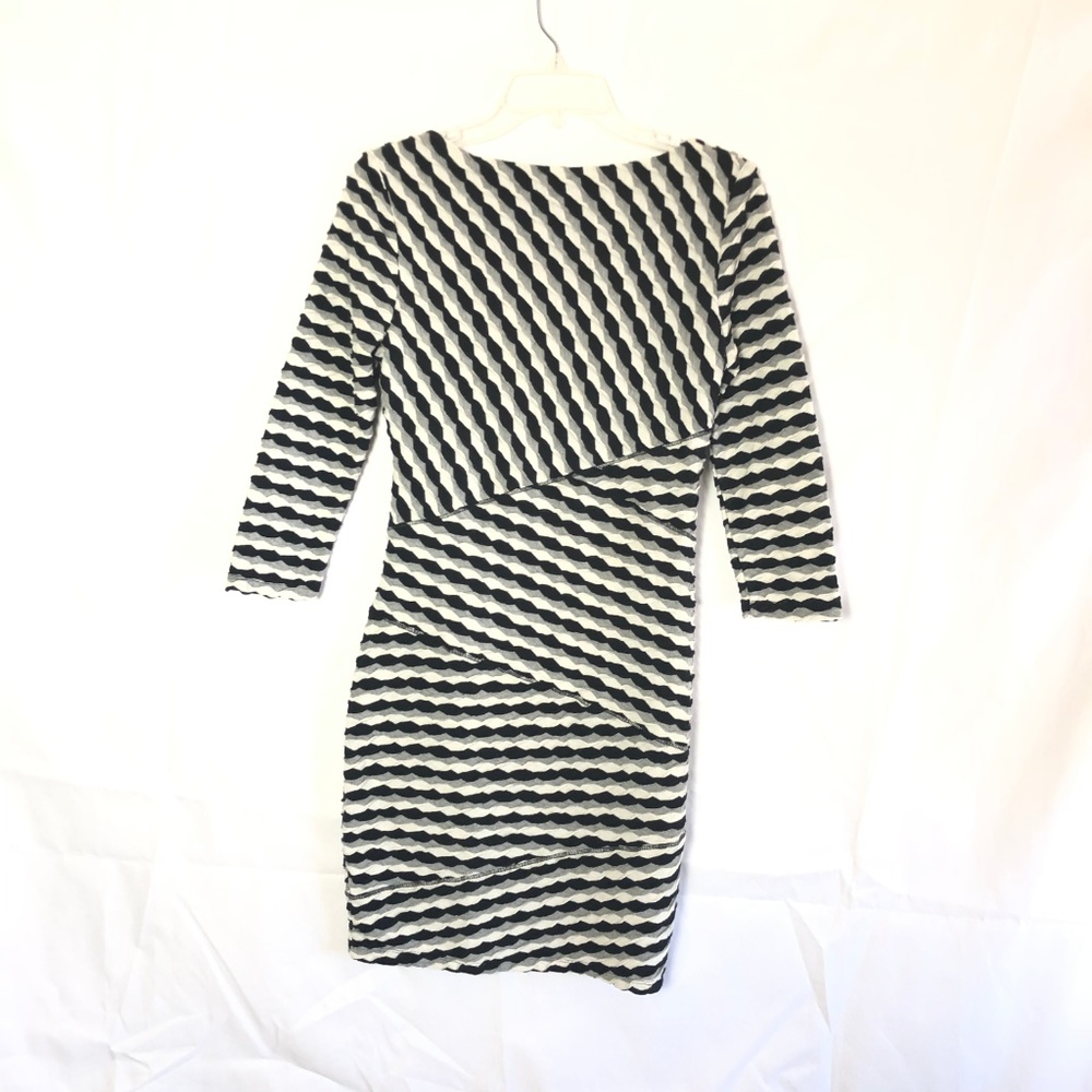 Venus Women's Surplice print Wrap dress 100K - Picture 4 of 8